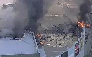 Caduto un aereo su un centro commerciale a Melbourne: morte 5 persone