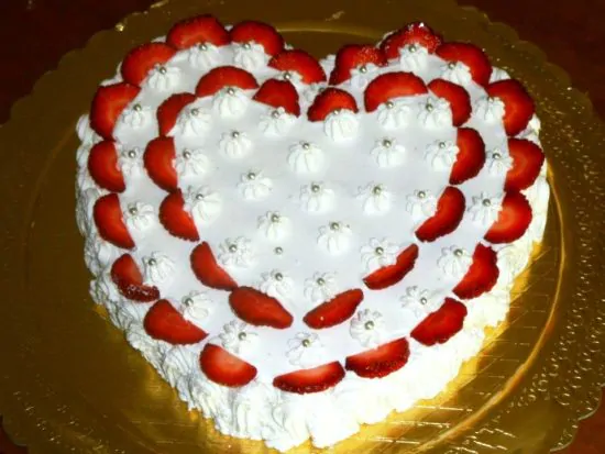 torta san valentino panna e fragole e1486806446438