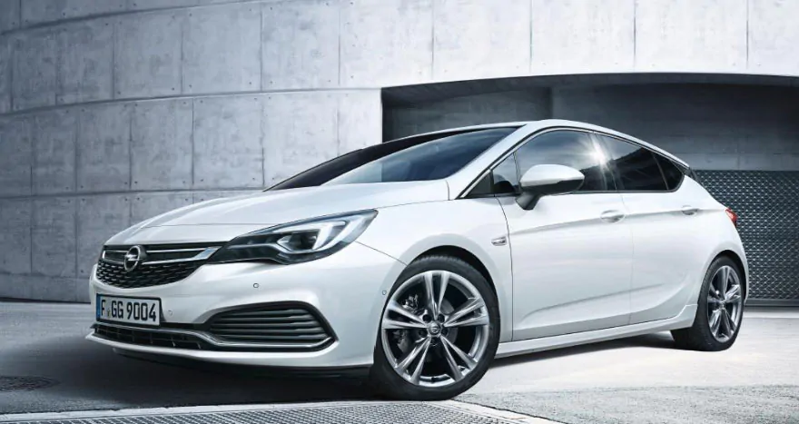 Opel Astra Business: prezzi, motori, consumi