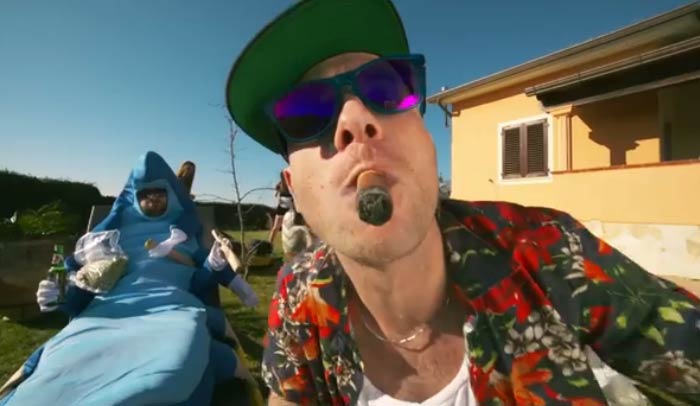 Clementino: Fumo, testo canzone completo Clementino: Fumo, testo canzone completo