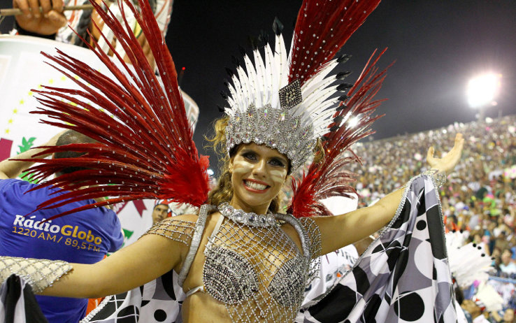 I vestiti del Carnevale di Rio dal sambodromo alla spazzatura