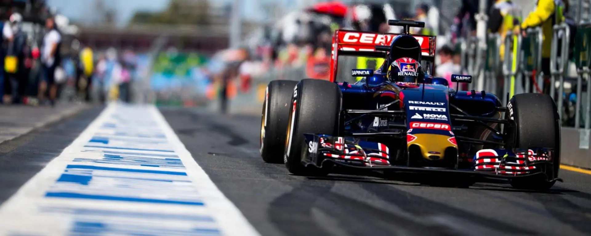 Formula 1, Gran Premio d'Australia: Hamilton in pole davanti a Vettel ma il distacco è minimo