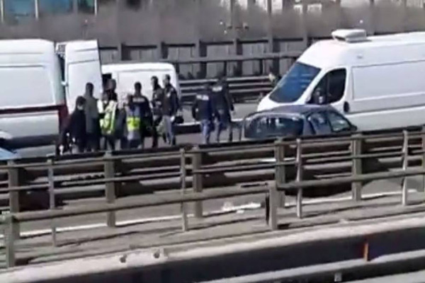 Milano: contromano in tangenziale per fuggire dalla polizia dopo il furto. Otto i feriti Milano: contromano in tangenziale per fuggire dalla polizia dopo il furto. Otto i feriti