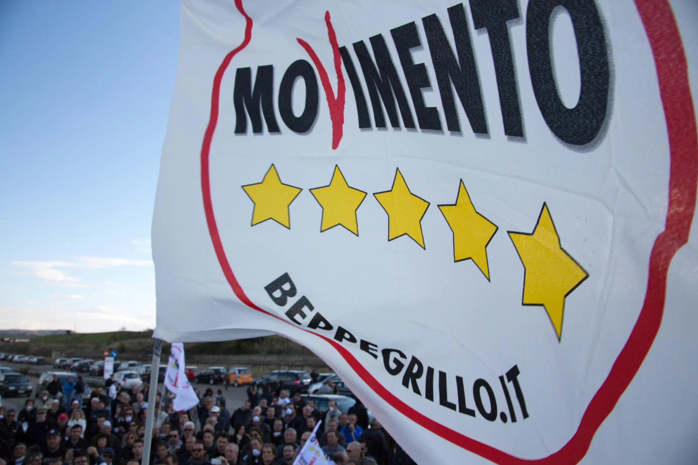 Movimento 5 Stelle: basta vitalizi o chiameremo il popolo sotto il Parlamento