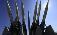 Nord Corea lancia missili: 3 cadono al largo del Giappone