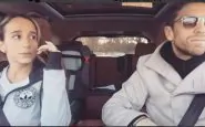 Papu Gomez canta Romeo Santos in auto