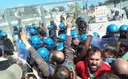Salento: nel cantiere Tap carica della polizia sui manifestanti contro espianto olivi