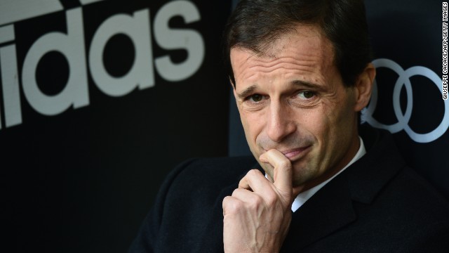 Allegri vs De Laurentiis. Il tecnico bianconero stuzzica: "Troppe polemiche"