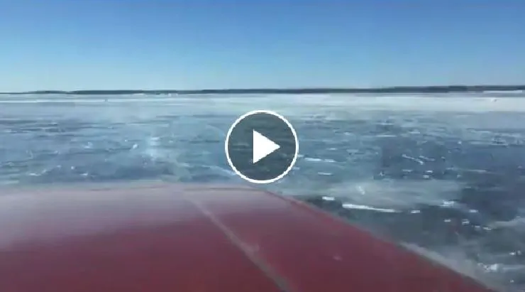 camion nel lago ghiacciato