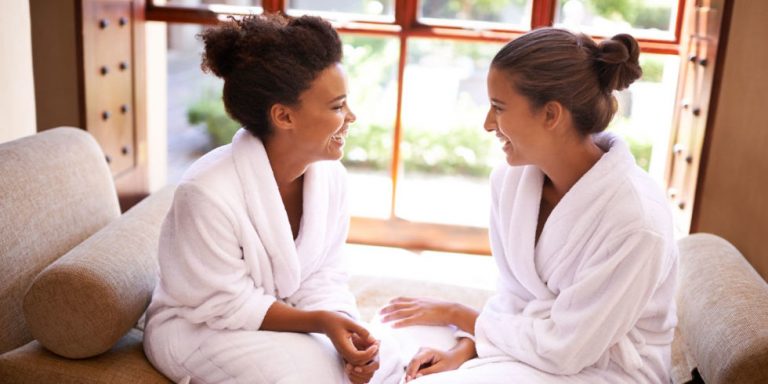 MIGLIORI AMICHE ALLA SPA. MIGLIORI AMICHE ALLA SPA.