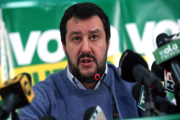 Matteo Salvini annuncia: "Tornerò a Napoli e andrò in piazza"