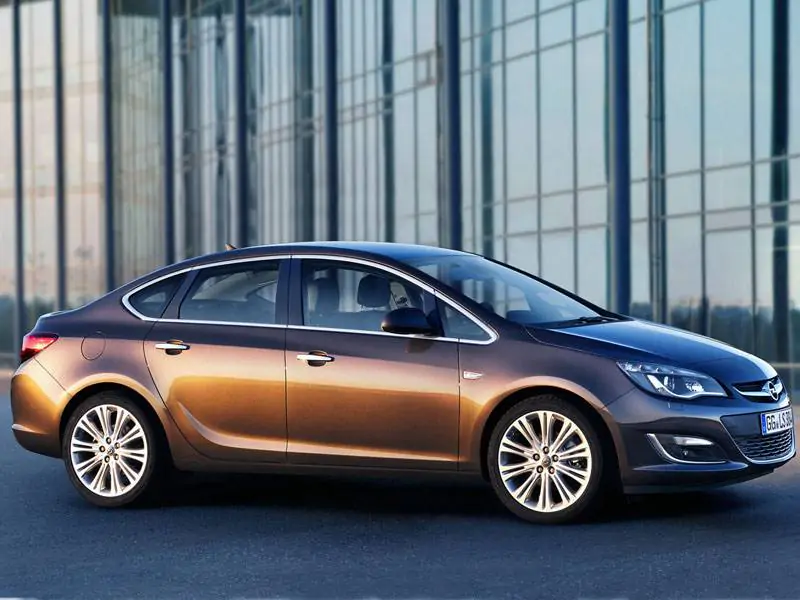 Opel Astra Sedan 2017: dimensioni, consumi, motori, prezzi