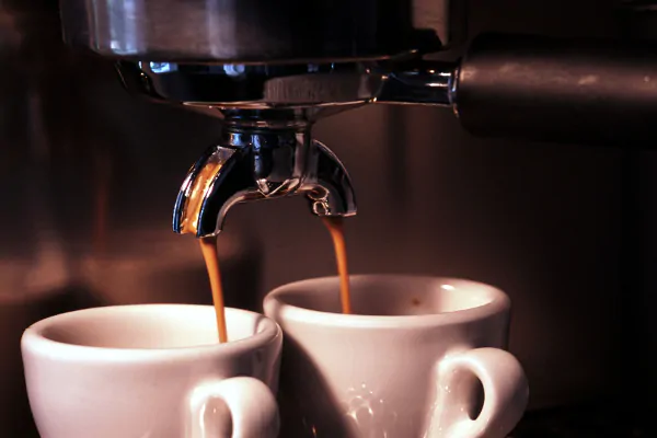 Roma: il caffè al bar diventa più caro. Scoppiano le polemiche