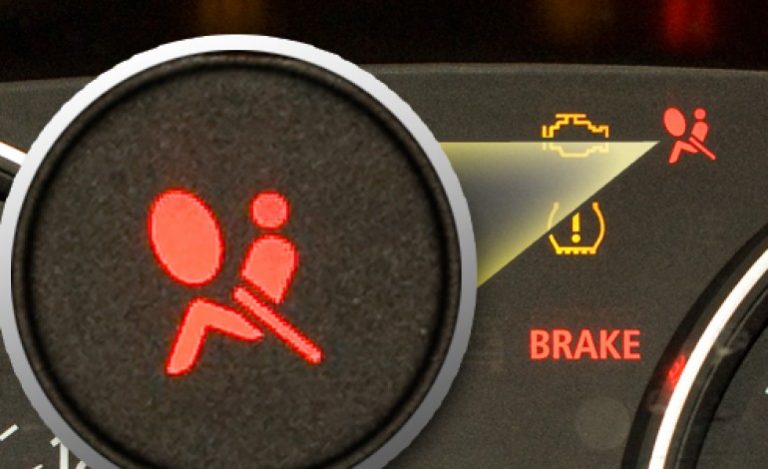 spia dell'airbag accesa spia dell'airbag accesa