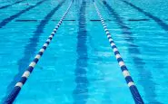 Pipì in piscina: studio canadese rivela la percentuale media di urina nell'acqua