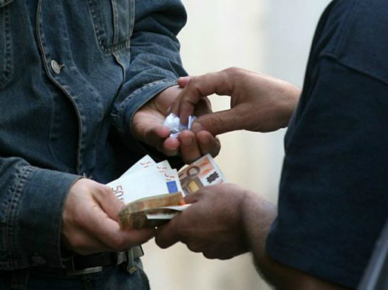 Milano: ragazzo di 19 anni arrestato. Aveva con sé un chilo di hashish