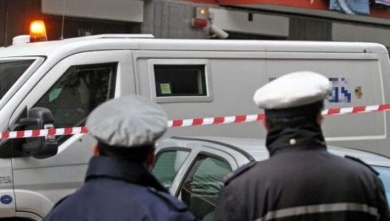Napoli, spari in pieno giorno: 4 feriti spari