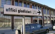 Cartello Uffici giudiziari davanti al Tribunale dic2004 b