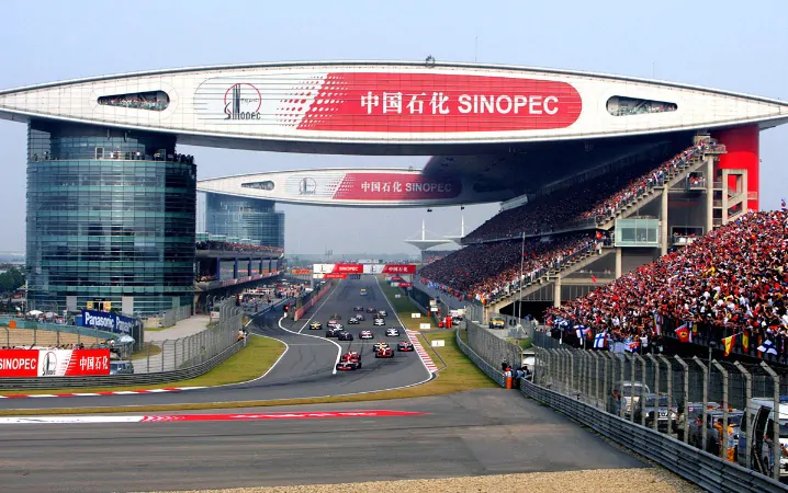 Formula 1: tempo di Gp della Cina. Mercedes favorita, ma la Ferrari fa sperare