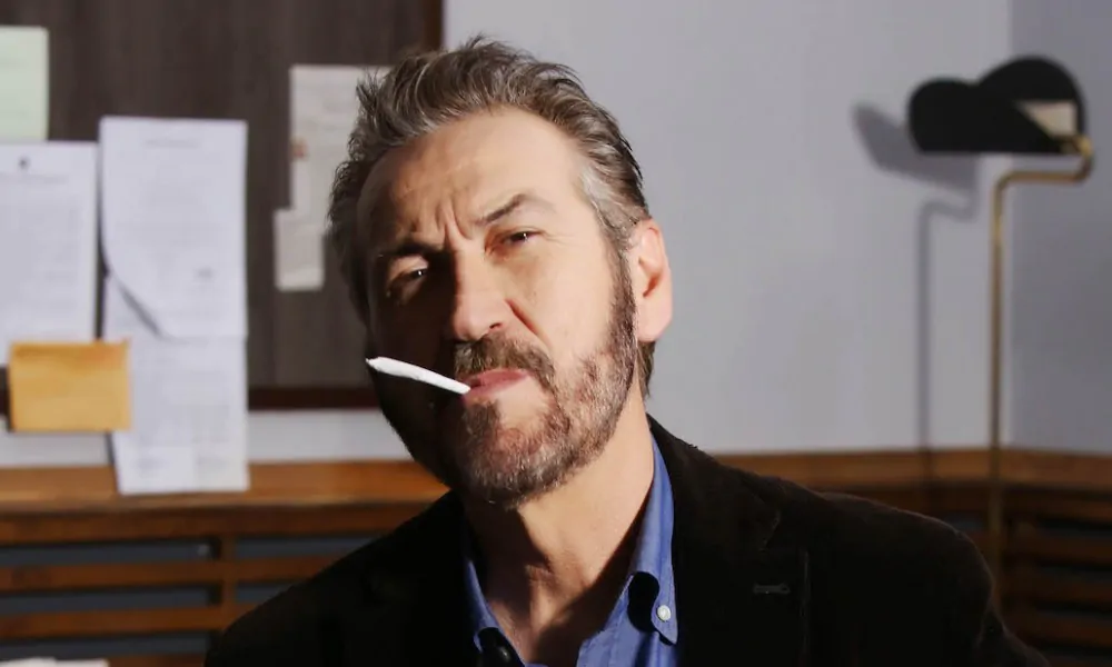 ANP accusa le serie tv Gomorra e Rocco Schiavone: "C'è una spudorata promozione del fumo"