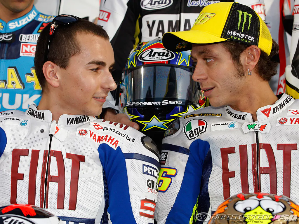 MotoGP: una petizione per dare il titolo 2015 a Rossi e toglierlo a Lorenzo