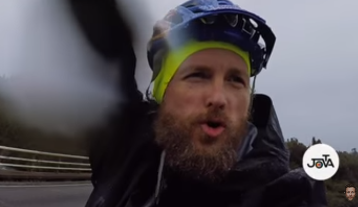 Jovanotti in vacanza in Nuova Zelanda da solo