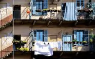 Milano, nonno pusher spaccia dal balcone: arrestato