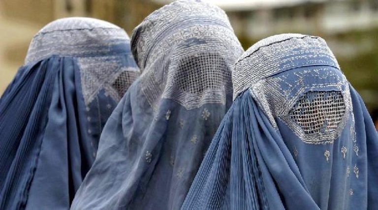 Napoli, 28enne picchiata a sangue dal marito: "Non voleva mettere il burqa" Napoli, 28enne picchiata a sangue dal marito: "Non voleva mettere il burqa"