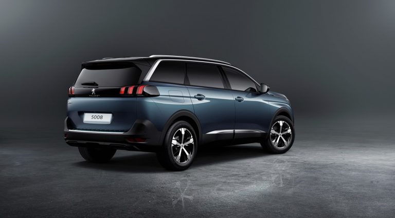 Pegeout 5008: caratteristiche, prezzi, consumi, motori