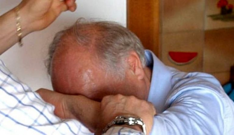 Torino, 76enne picchiato e rapinato: ladri scappati con soldi e gioielli