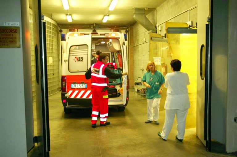 Milano: 44enne muore schiantandosi in scooter scooter
