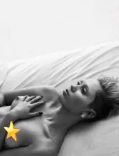 Miley Cyrus completamente nuda
