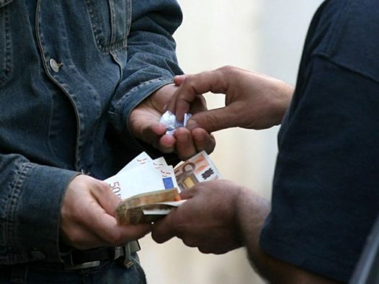 Milano: 75 pusher arrestati nel mese di Aprile, per un totale di 350 kg di droga droga