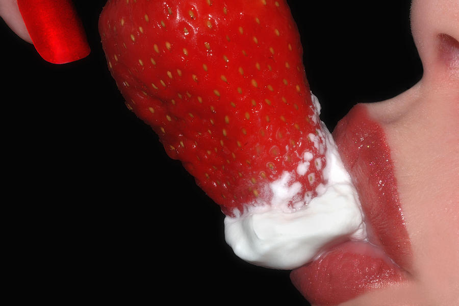 https://www.notizie.it/wp-content/uploads/2017/04/strawberry-lips-and-cream-joann-vitali.jpg