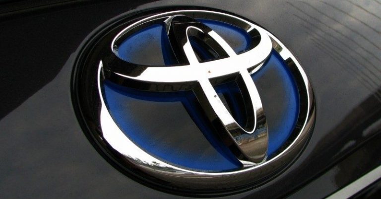Airbag Takata difettosi: la Toyota richiama autovetture Takata