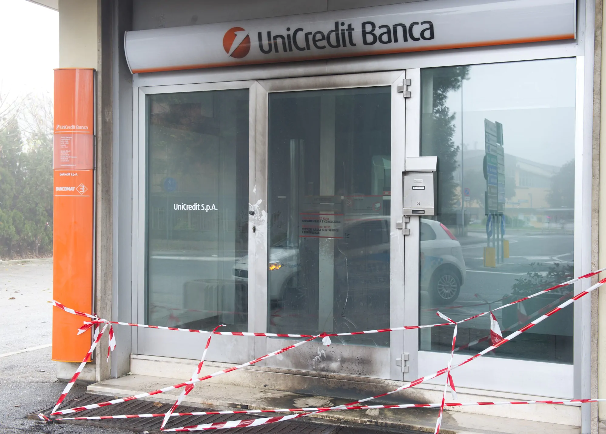 Roma, Unicredit: uomo minaccia di farsi saltare con una bomba, ma è finta