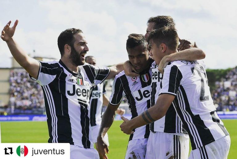 Calciomercato Juventus, sirene inglesi per Alex Sandro Alex Sandro