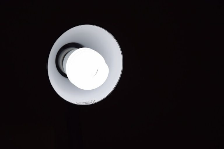 Come illuminare una stanza buia: 10 oggetti da utilizzare Strisce led per illuminare una stanza