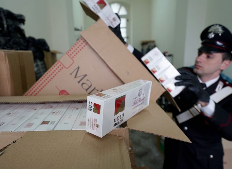Napoli: sigarette, maxi sequestro dal valore di 100mila euro sigarette
