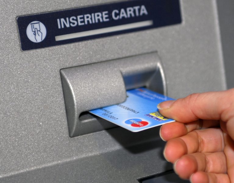 Bancomat In Che Banca Come Usarlo E Come Bloccarlo