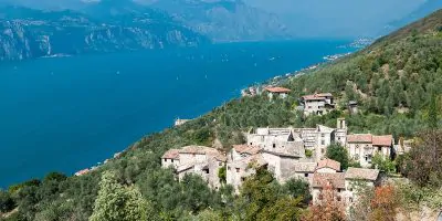 Il borgo sul Lago di Garda