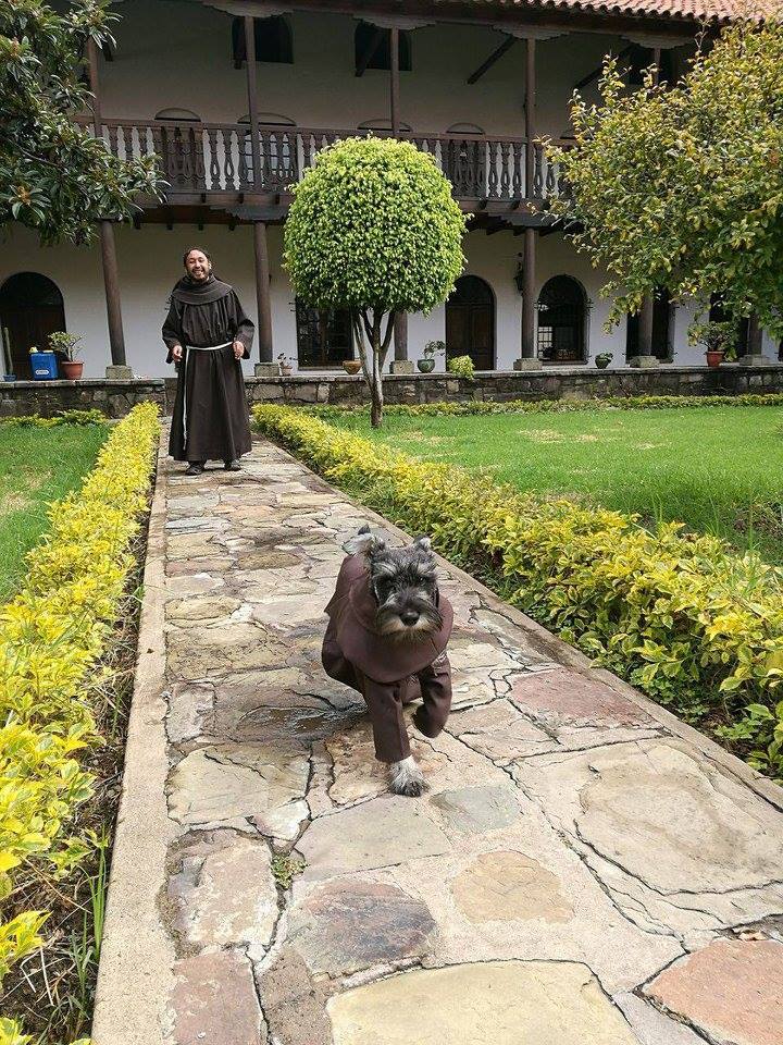 frate-bigoton-bolivia-cane-francescano-monaco-monastero-06