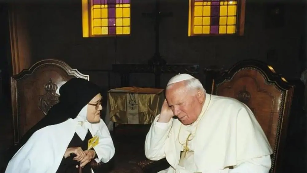 Suor Lucia con Papa Giovanni Paolo II