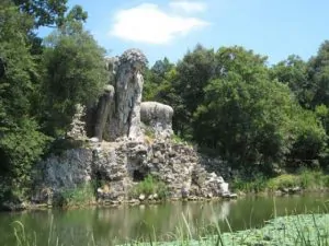 La statua nel parco