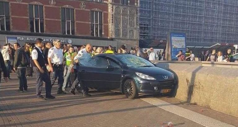 auto contro pedoni amsterdam