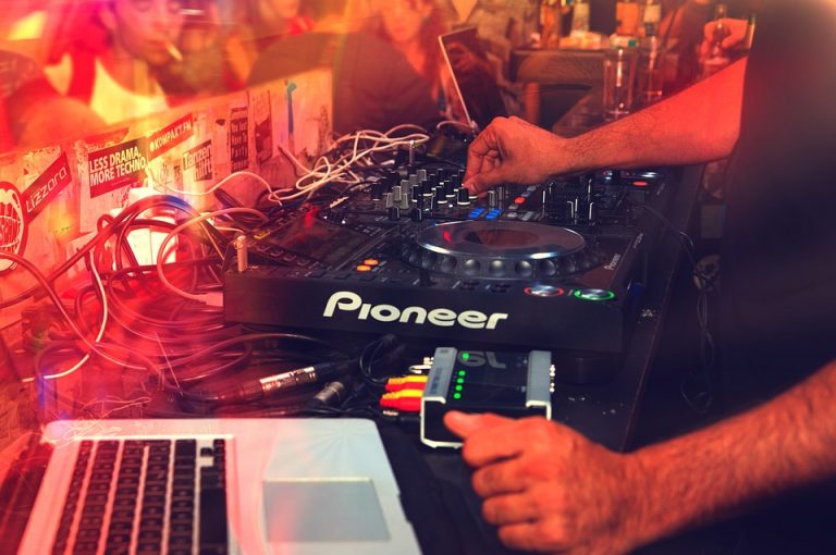DISCOTECA. DISCOTECA.