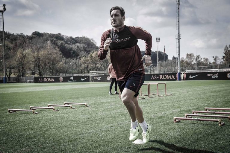 Roma la maglia di Totti sarà lanciata nello spazio Totti