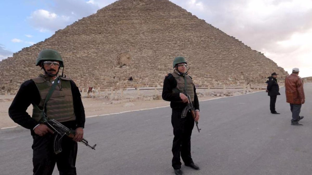 Отменят ли египет. Охрана Египта. Египет пирамиды охрана.