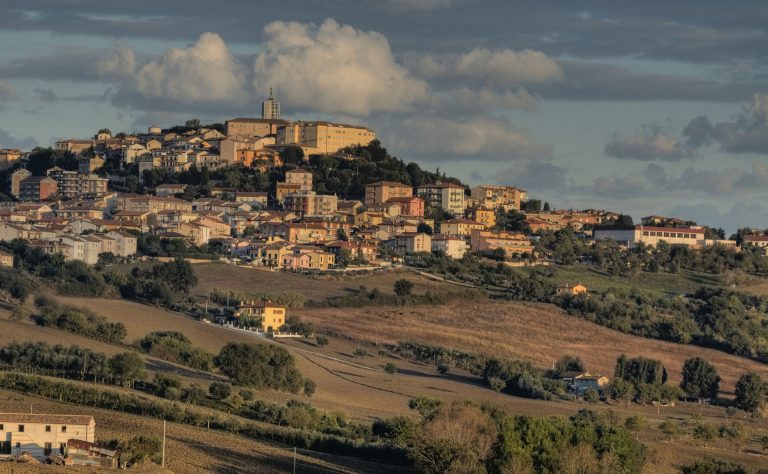 Camerano-vista_paese città sotterranea