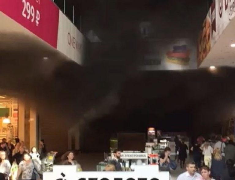 incendio centro commerciale
